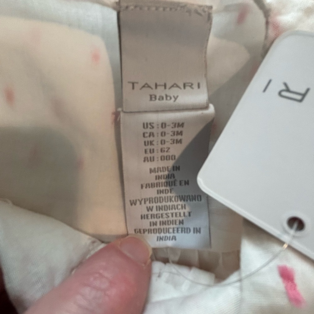 TAHARI Baby Bundle of 2 ROMPERS 0-3 Mo NWT - Picture 8 of 8